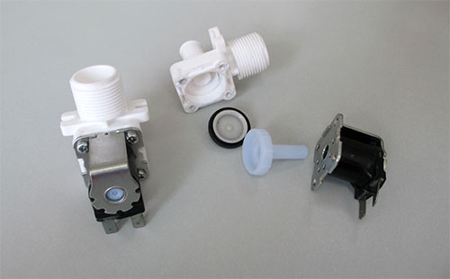 進(jìn)水閥擰螺絲